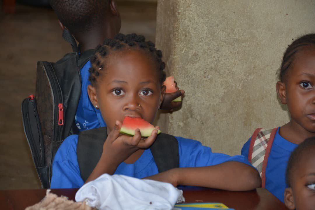 Mädchen mit Wassermelone